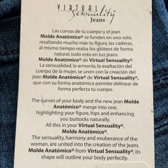 Brand new CYSM Clarise shorts virtual. Size 7 - Picture 6 of 6